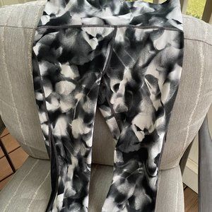 Lululemon Black and White Leggings